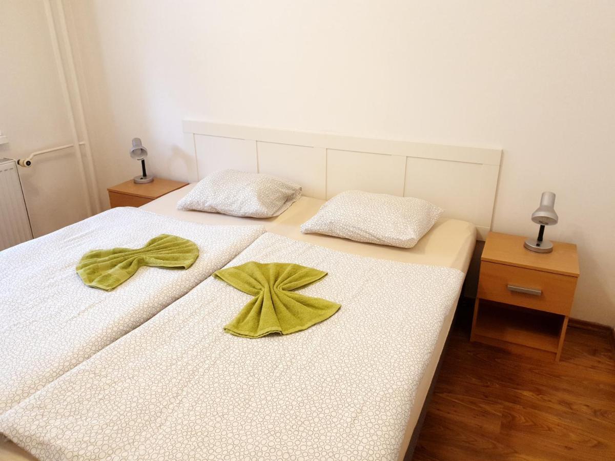 Apartman Bystrica City & Parking Banská Bystrica Exteriör bild